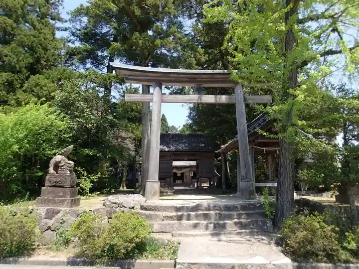 六所神社の鳥居