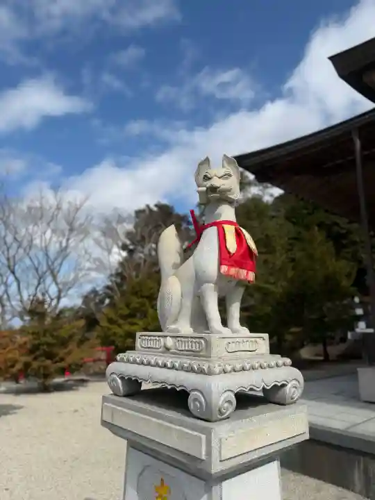 鏡山稲荷神社の{uncategorized: "未分類", other: "その他", undefined: "問題あり", building: "その他建物", grave: "お墓", sacred_gate: "鳥居", guardian: "狛犬", statue: "像", buddha: "仏像", history: "歴史", nature: "自然", garden: "庭園", animal: "動物", pagoda: "塔", temizu: "手水舎", mountain_gate: "山門・神門", sanctuary: "本殿・本堂", subordinate: "末社・摂社", art: "芸術", scenery: "景色", jizo: "地蔵", ema: "絵馬", goshuin: "御朱印", omikuji: "おみくじ", items: "授与品その他", amulet: "お守り", goshuincho: "御朱印帳", eats: "食事", festival: "お祭り", votive_dance: "神楽", shichigosan: "七五三参", wedding: "結婚式", experience: "体験その他", initially: "初詣", around: "周辺", anti_infection: "感染症対策"}