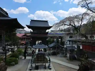 西方寺の{uncategorized: "未分類", other: "その他", undefined: "問題あり", building: "その他建物", grave: "お墓", sacred_gate: "鳥居", guardian: "狛犬", statue: "像", buddha: "仏像", history: "歴史", nature: "自然", garden: "庭園", animal: "動物", pagoda: "塔", temizu: "手水舎", mountain_gate: "山門・神門", sanctuary: "本殿・本堂", subordinate: "末社・摂社", art: "芸術", scenery: "景色", jizo: "地蔵", ema: "絵馬", goshuin: "御朱印", omikuji: "おみくじ", items: "授与品その他", amulet: "お守り", goshuincho: "御朱印帳", eats: "食事", festival: "お祭り", votive_dance: "神楽", shichigosan: "七五三参", wedding: "結婚式", experience: "体験その他", initially: "初詣", around: "周辺", anti_infection: "感染症対策"}