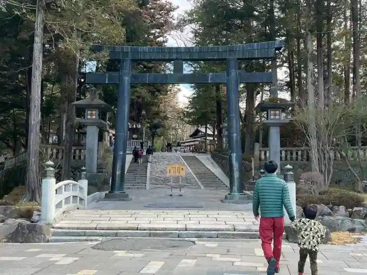 諏訪大社下社秋宮の{uncategorized: "未分類", other: "その他", undefined: "問題あり", building: "その他建物", grave: "お墓", sacred_gate: "鳥居", guardian: "狛犬", statue: "像", buddha: "仏像", history: "歴史", nature: "自然", garden: "庭園", animal: "動物", pagoda: "塔", temizu: "手水舎", mountain_gate: "山門・神門", sanctuary: "本殿・本堂", subordinate: "末社・摂社", art: "芸術", scenery: "景色", jizo: "地蔵", ema: "絵馬", goshuin: "御朱印", omikuji: "おみくじ", items: "授与品その他", amulet: "お守り", goshuincho: "御朱印帳", eats: "食事", festival: "お祭り", votive_dance: "神楽", shichigosan: "七五三参", wedding: "結婚式", experience: "体験その他", initially: "初詣", around: "周辺", anti_infection: "感染症対策"}