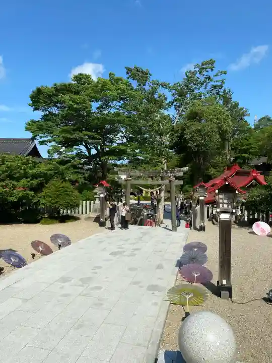金蛇水神社の{uncategorized: "未分類", other: "その他", undefined: "問題あり", building: "その他建物", grave: "お墓", sacred_gate: "鳥居", guardian: "狛犬", statue: "像", buddha: "仏像", history: "歴史", nature: "自然", garden: "庭園", animal: "動物", pagoda: "塔", temizu: "手水舎", mountain_gate: "山門・神門", sanctuary: "本殿・本堂", subordinate: "末社・摂社", art: "芸術", scenery: "景色", jizo: "地蔵", ema: "絵馬", goshuin: "御朱印", omikuji: "おみくじ", items: "授与品その他", amulet: "お守り", goshuincho: "御朱印帳", eats: "食事", festival: "お祭り", votive_dance: "神楽", shichigosan: "七五三参", wedding: "結婚式", experience: "体験その他", initially: "初詣", around: "周辺", anti_infection: "感染症対策"}