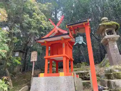 三輪神社（一童社）の{uncategorized: "未分類", other: "その他", undefined: "問題あり", building: "その他建物", grave: "お墓", sacred_gate: "鳥居", guardian: "狛犬", statue: "像", buddha: "仏像", history: "歴史", nature: "自然", garden: "庭園", animal: "動物", pagoda: "塔", temizu: "手水舎", mountain_gate: "山門・神門", sanctuary: "本殿・本堂", subordinate: "末社・摂社", art: "芸術", scenery: "景色", jizo: "地蔵", ema: "絵馬", goshuin: "御朱印", omikuji: "おみくじ", items: "授与品その他", amulet: "お守り", goshuincho: "御朱印帳", eats: "食事", festival: "お祭り", votive_dance: "神楽", shichigosan: "七五三参", wedding: "結婚式", experience: "体験その他", initially: "初詣", around: "周辺", anti_infection: "感染症対策"}