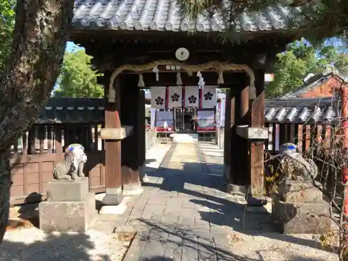 牛嶋天満宮の山門