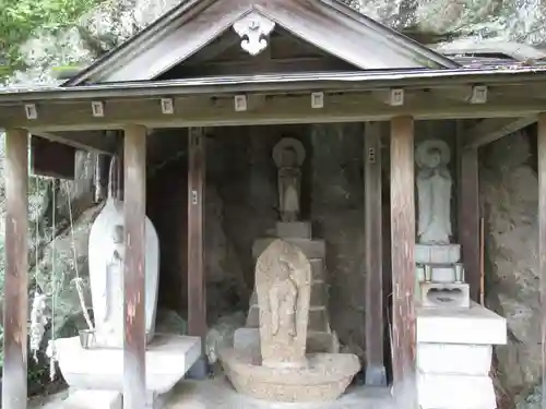 岩舟山高勝寺の仏像