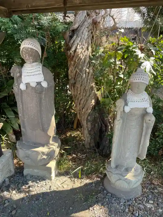 済興寺の{uncategorized: "未分類", other: "その他", undefined: "問題あり", building: "その他建物", grave: "お墓", sacred_gate: "鳥居", guardian: "狛犬", statue: "像", buddha: "仏像", history: "歴史", nature: "自然", garden: "庭園", animal: "動物", pagoda: "塔", temizu: "手水舎", mountain_gate: "山門・神門", sanctuary: "本殿・本堂", subordinate: "末社・摂社", art: "芸術", scenery: "景色", jizo: "地蔵", ema: "絵馬", goshuin: "御朱印", omikuji: "おみくじ", items: "授与品その他", amulet: "お守り", goshuincho: "御朱印帳", eats: "食事", festival: "お祭り", votive_dance: "神楽", shichigosan: "七五三参", wedding: "結婚式", experience: "体験その他", initially: "初詣", around: "周辺", anti_infection: "感染症対策"}