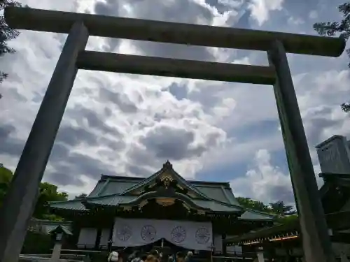 靖國神社の{uncategorized: "未分類", other: "その他", undefined: "問題あり", building: "その他建物", grave: "お墓", sacred_gate: "鳥居", guardian: "狛犬", statue: "像", buddha: "仏像", history: "歴史", nature: "自然", garden: "庭園", animal: "動物", pagoda: "塔", temizu: "手水舎", mountain_gate: "山門・神門", sanctuary: "本殿・本堂", subordinate: "末社・摂社", art: "芸術", scenery: "景色", jizo: "地蔵", ema: "絵馬", goshuin: "御朱印", omikuji: "おみくじ", items: "授与品その他", amulet: "お守り", goshuincho: "御朱印帳", eats: "食事", festival: "お祭り", votive_dance: "神楽", shichigosan: "七五三参", wedding: "結婚式", experience: "体験その他", initially: "初詣", around: "周辺", anti_infection: "感染症対策"}