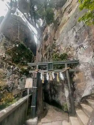 阿賀神社の{uncategorized: "未分類", other: "その他", undefined: "問題あり", building: "その他建物", grave: "お墓", sacred_gate: "鳥居", guardian: "狛犬", statue: "像", buddha: "仏像", history: "歴史", nature: "自然", garden: "庭園", animal: "動物", pagoda: "塔", temizu: "手水舎", mountain_gate: "山門・神門", sanctuary: "本殿・本堂", subordinate: "末社・摂社", art: "芸術", scenery: "景色", jizo: "地蔵", ema: "絵馬", goshuin: "御朱印", omikuji: "おみくじ", items: "授与品その他", amulet: "お守り", goshuincho: "御朱印帳", eats: "食事", festival: "お祭り", votive_dance: "神楽", shichigosan: "七五三参", wedding: "結婚式", experience: "体験その他", initially: "初詣", around: "周辺", anti_infection: "感染症対策"}