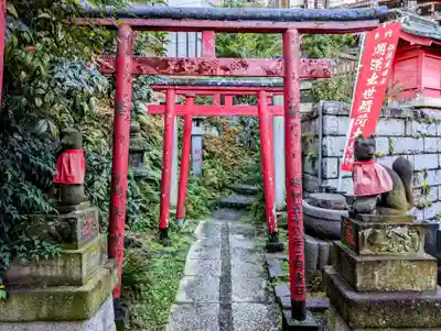 成田山横浜別院延命院の鳥居