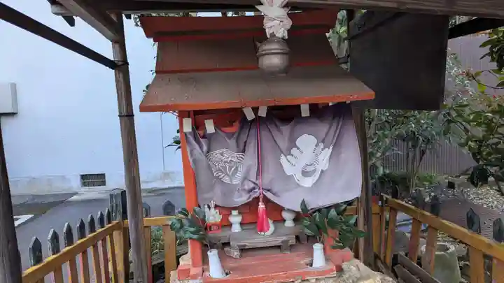 室・佐一郎稲荷大明神の本殿・本堂