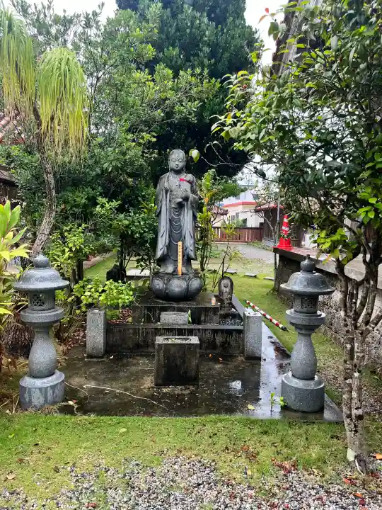 桃林寺の{uncategorized: "未分類", other: "その他", undefined: "問題あり", building: "その他建物", grave: "お墓", sacred_gate: "鳥居", guardian: "狛犬", statue: "像", buddha: "仏像", history: "歴史", nature: "自然", garden: "庭園", animal: "動物", pagoda: "塔", temizu: "手水舎", mountain_gate: "山門・神門", sanctuary: "本殿・本堂", subordinate: "末社・摂社", art: "芸術", scenery: "景色", jizo: "地蔵", ema: "絵馬", goshuin: "御朱印", omikuji: "おみくじ", items: "授与品その他", amulet: "お守り", goshuincho: "御朱印帳", eats: "食事", festival: "お祭り", votive_dance: "神楽", shichigosan: "七五三参", wedding: "結婚式", experience: "体験その他", initially: "初詣", around: "周辺", anti_infection: "感染症対策"}