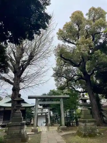 上高田氷川神社の{uncategorized: "未分類", other: "その他", undefined: "問題あり", building: "その他建物", grave: "お墓", sacred_gate: "鳥居", guardian: "狛犬", statue: "像", buddha: "仏像", history: "歴史", nature: "自然", garden: "庭園", animal: "動物", pagoda: "塔", temizu: "手水舎", mountain_gate: "山門・神門", sanctuary: "本殿・本堂", subordinate: "末社・摂社", art: "芸術", scenery: "景色", jizo: "地蔵", ema: "絵馬", goshuin: "御朱印", omikuji: "おみくじ", items: "授与品その他", amulet: "お守り", goshuincho: "御朱印帳", eats: "食事", festival: "お祭り", votive_dance: "神楽", shichigosan: "七五三参", wedding: "結婚式", experience: "体験その他", initially: "初詣", around: "周辺", anti_infection: "感染症対策"}