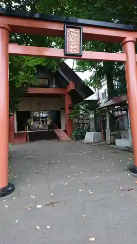 共栄稲荷神社の鳥居