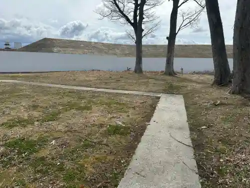 守田神社の{uncategorized: "未分類", other: "その他", undefined: "問題あり", building: "その他建物", grave: "お墓", sacred_gate: "鳥居", guardian: "狛犬", statue: "像", buddha: "仏像", history: "歴史", nature: "自然", garden: "庭園", animal: "動物", pagoda: "塔", temizu: "手水舎", mountain_gate: "山門・神門", sanctuary: "本殿・本堂", subordinate: "末社・摂社", art: "芸術", scenery: "景色", jizo: "地蔵", ema: "絵馬", goshuin: "御朱印", omikuji: "おみくじ", items: "授与品その他", amulet: "お守り", goshuincho: "御朱印帳", eats: "食事", festival: "お祭り", votive_dance: "神楽", shichigosan: "七五三参", wedding: "結婚式", experience: "体験その他", initially: "初詣", around: "周辺", anti_infection: "感染症対策"}