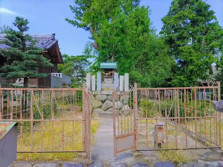 八幡社(下起北)の末社・摂社