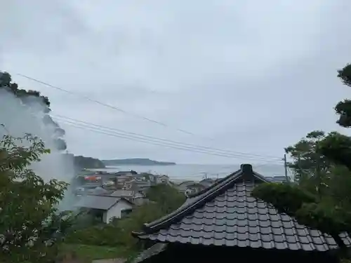 長秀寺{永代供養やすらぎ納骨堂・浪切不動尊}の景色