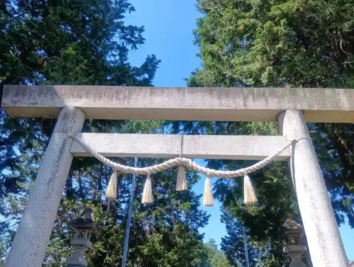 神明神社の{uncategorized: "未分類", other: "その他", undefined: "問題あり", building: "その他建物", grave: "お墓", sacred_gate: "鳥居", guardian: "狛犬", statue: "像", buddha: "仏像", history: "歴史", nature: "自然", garden: "庭園", animal: "動物", pagoda: "塔", temizu: "手水舎", mountain_gate: "山門・神門", sanctuary: "本殿・本堂", subordinate: "末社・摂社", art: "芸術", scenery: "景色", jizo: "地蔵", ema: "絵馬", goshuin: "御朱印", omikuji: "おみくじ", items: "授与品その他", amulet: "お守り", goshuincho: "御朱印帳", eats: "食事", festival: "お祭り", votive_dance: "神楽", shichigosan: "七五三参", wedding: "結婚式", experience: "体験その他", initially: "初詣", around: "周辺", anti_infection: "感染症対策"}