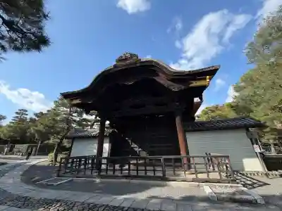 大徳寺の{uncategorized: "未分類", other: "その他", undefined: "問題あり", building: "その他建物", grave: "お墓", sacred_gate: "鳥居", guardian: "狛犬", statue: "像", buddha: "仏像", history: "歴史", nature: "自然", garden: "庭園", animal: "動物", pagoda: "塔", temizu: "手水舎", mountain_gate: "山門・神門", sanctuary: "本殿・本堂", subordinate: "末社・摂社", art: "芸術", scenery: "景色", jizo: "地蔵", ema: "絵馬", goshuin: "御朱印", omikuji: "おみくじ", items: "授与品その他", amulet: "お守り", goshuincho: "御朱印帳", eats: "食事", festival: "お祭り", votive_dance: "神楽", shichigosan: "七五三参", wedding: "結婚式", experience: "体験その他", initially: "初詣", around: "周辺", anti_infection: "感染症対策"}