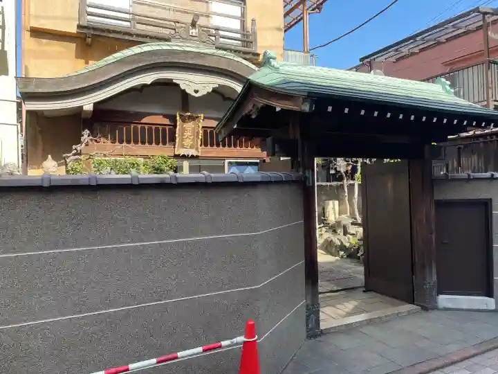 善光寺の{uncategorized: "未分類", other: "その他", undefined: "問題あり", building: "その他建物", grave: "お墓", sacred_gate: "鳥居", guardian: "狛犬", statue: "像", buddha: "仏像", history: "歴史", nature: "自然", garden: "庭園", animal: "動物", pagoda: "塔", temizu: "手水舎", mountain_gate: "山門・神門", sanctuary: "本殿・本堂", subordinate: "末社・摂社", art: "芸術", scenery: "景色", jizo: "地蔵", ema: "絵馬", goshuin: "御朱印", omikuji: "おみくじ", items: "授与品その他", amulet: "お守り", goshuincho: "御朱印帳", eats: "食事", festival: "お祭り", votive_dance: "神楽", shichigosan: "七五三参", wedding: "結婚式", experience: "体験その他", initially: "初詣", around: "周辺", anti_infection: "感染症対策"}