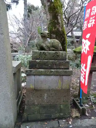 小坂神社の像