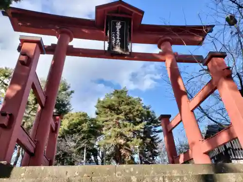 健御名方富命彦神別神社の{uncategorized: "未分類", other: "その他", undefined: "問題あり", building: "その他建物", grave: "お墓", sacred_gate: "鳥居", guardian: "狛犬", statue: "像", buddha: "仏像", history: "歴史", nature: "自然", garden: "庭園", animal: "動物", pagoda: "塔", temizu: "手水舎", mountain_gate: "山門・神門", sanctuary: "本殿・本堂", subordinate: "末社・摂社", art: "芸術", scenery: "景色", jizo: "地蔵", ema: "絵馬", goshuin: "御朱印", omikuji: "おみくじ", items: "授与品その他", amulet: "お守り", goshuincho: "御朱印帳", eats: "食事", festival: "お祭り", votive_dance: "神楽", shichigosan: "七五三参", wedding: "結婚式", experience: "体験その他", initially: "初詣", around: "周辺", anti_infection: "感染症対策"}