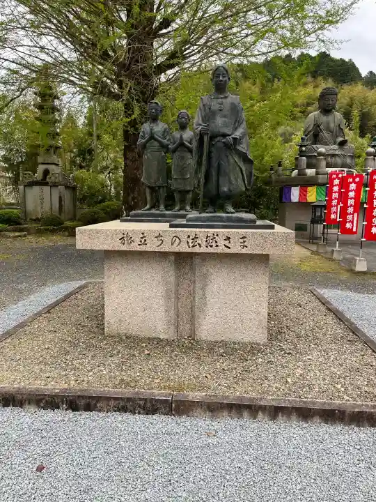 誕生寺の{uncategorized: "未分類", other: "その他", undefined: "問題あり", building: "その他建物", grave: "お墓", sacred_gate: "鳥居", guardian: "狛犬", statue: "像", buddha: "仏像", history: "歴史", nature: "自然", garden: "庭園", animal: "動物", pagoda: "塔", temizu: "手水舎", mountain_gate: "山門・神門", sanctuary: "本殿・本堂", subordinate: "末社・摂社", art: "芸術", scenery: "景色", jizo: "地蔵", ema: "絵馬", goshuin: "御朱印", omikuji: "おみくじ", items: "授与品その他", amulet: "お守り", goshuincho: "御朱印帳", eats: "食事", festival: "お祭り", votive_dance: "神楽", shichigosan: "七五三参", wedding: "結婚式", experience: "体験その他", initially: "初詣", around: "周辺", anti_infection: "感染症対策"}