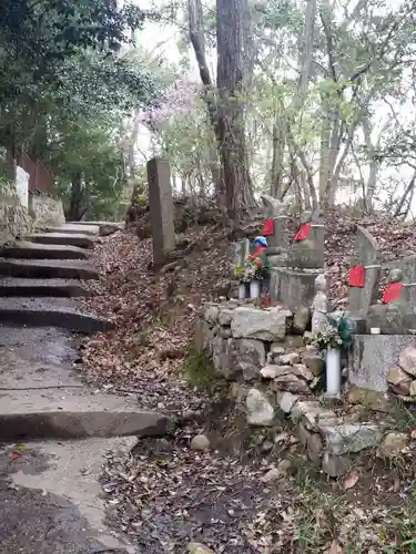 中山寺奥之院の仏像