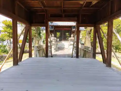 県明神社の本殿・本堂