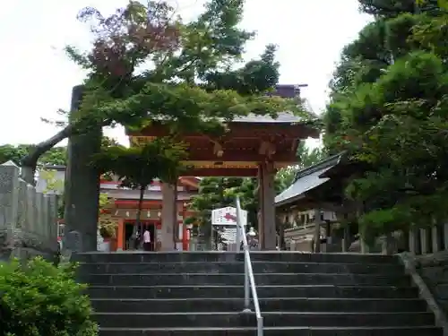 紅葉八幡宮の山門