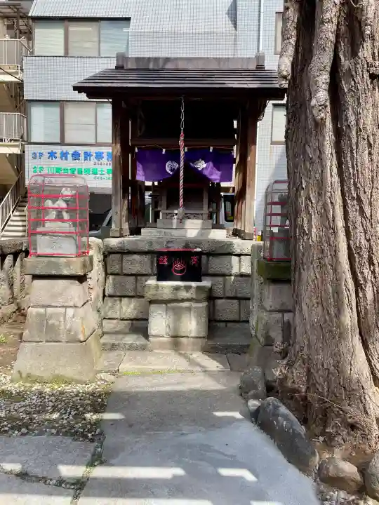 二ツ谷稲荷神社の{uncategorized: "未分類", other: "その他", undefined: "問題あり", building: "その他建物", grave: "お墓", sacred_gate: "鳥居", guardian: "狛犬", statue: "像", buddha: "仏像", history: "歴史", nature: "自然", garden: "庭園", animal: "動物", pagoda: "塔", temizu: "手水舎", mountain_gate: "山門・神門", sanctuary: "本殿・本堂", subordinate: "末社・摂社", art: "芸術", scenery: "景色", jizo: "地蔵", ema: "絵馬", goshuin: "御朱印", omikuji: "おみくじ", items: "授与品その他", amulet: "お守り", goshuincho: "御朱印帳", eats: "食事", festival: "お祭り", votive_dance: "神楽", shichigosan: "七五三参", wedding: "結婚式", experience: "体験その他", initially: "初詣", around: "周辺", anti_infection: "感染症対策"}