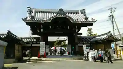 竹鼻別院の山門・神門