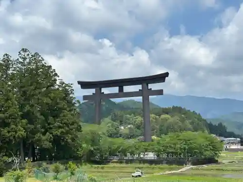 熊野本宮大社の{uncategorized: "未分類", other: "その他", undefined: "問題あり", building: "その他建物", grave: "お墓", sacred_gate: "鳥居", guardian: "狛犬", statue: "像", buddha: "仏像", history: "歴史", nature: "自然", garden: "庭園", animal: "動物", pagoda: "塔", temizu: "手水舎", mountain_gate: "山門・神門", sanctuary: "本殿・本堂", subordinate: "末社・摂社", art: "芸術", scenery: "景色", jizo: "地蔵", ema: "絵馬", goshuin: "御朱印", omikuji: "おみくじ", items: "授与品その他", amulet: "お守り", goshuincho: "御朱印帳", eats: "食事", festival: "お祭り", votive_dance: "神楽", shichigosan: "七五三参", wedding: "結婚式", experience: "体験その他", initially: "初詣", around: "周辺", anti_infection: "感染症対策"}