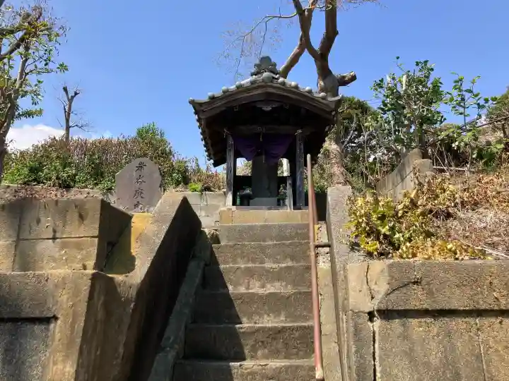 稲荷神社の{uncategorized: "未分類", other: "その他", undefined: "問題あり", building: "その他建物", grave: "お墓", sacred_gate: "鳥居", guardian: "狛犬", statue: "像", buddha: "仏像", history: "歴史", nature: "自然", garden: "庭園", animal: "動物", pagoda: "塔", temizu: "手水舎", mountain_gate: "山門・神門", sanctuary: "本殿・本堂", subordinate: "末社・摂社", art: "芸術", scenery: "景色", jizo: "地蔵", ema: "絵馬", goshuin: "御朱印", omikuji: "おみくじ", items: "授与品その他", amulet: "お守り", goshuincho: "御朱印帳", eats: "食事", festival: "お祭り", votive_dance: "神楽", shichigosan: "七五三参", wedding: "結婚式", experience: "体験その他", initially: "初詣", around: "周辺", anti_infection: "感染症対策"}