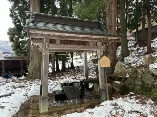 赤瀧神社の{uncategorized: "未分類", other: "その他", undefined: "問題あり", building: "その他建物", grave: "お墓", sacred_gate: "鳥居", guardian: "狛犬", statue: "像", buddha: "仏像", history: "歴史", nature: "自然", garden: "庭園", animal: "動物", pagoda: "塔", temizu: "手水舎", mountain_gate: "山門・神門", sanctuary: "本殿・本堂", subordinate: "末社・摂社", art: "芸術", scenery: "景色", jizo: "地蔵", ema: "絵馬", goshuin: "御朱印", omikuji: "おみくじ", items: "授与品その他", amulet: "お守り", goshuincho: "御朱印帳", eats: "食事", festival: "お祭り", votive_dance: "神楽", shichigosan: "七五三参", wedding: "結婚式", experience: "体験その他", initially: "初詣", around: "周辺", anti_infection: "感染症対策"}