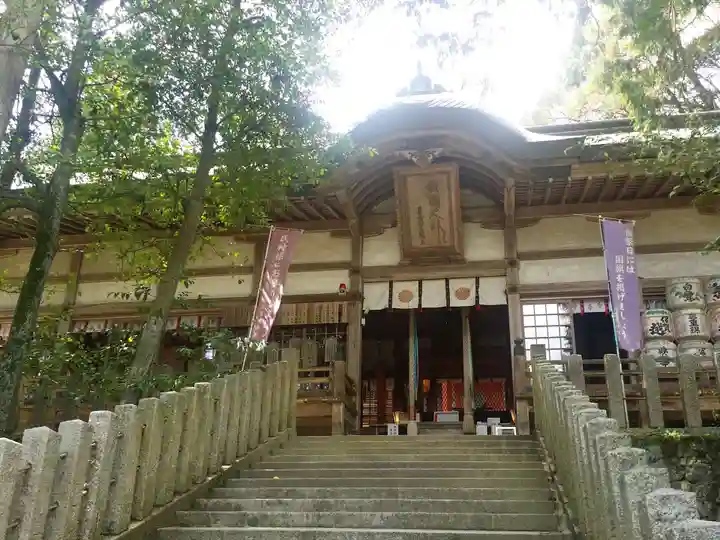 敢國神社の本殿・本堂