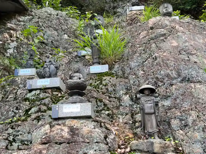 岩戸弘法弘峰寺の仏像