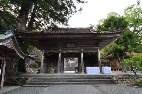 明石寺の山門