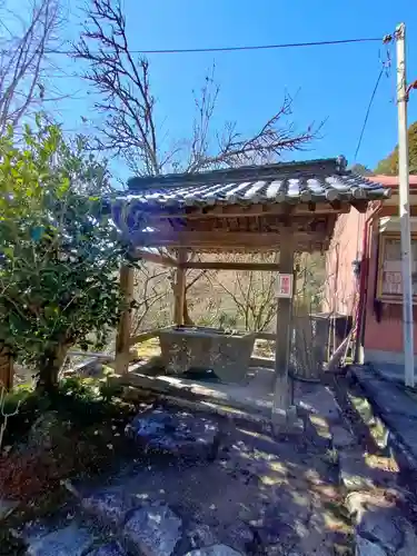 桑実寺の手水舎