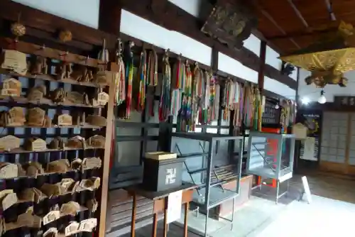 帯解寺の本殿・本堂