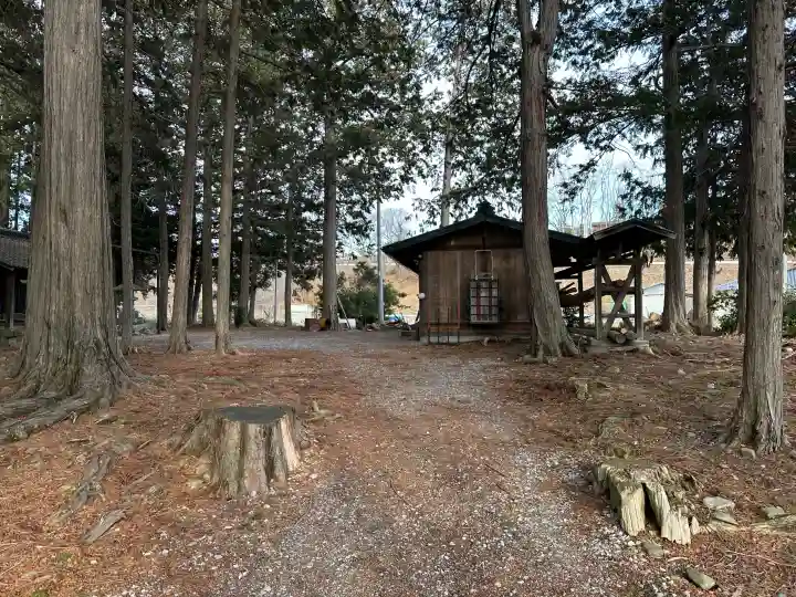 諏訪神社の{uncategorized: "未分類", other: "その他", undefined: "問題あり", building: "その他建物", grave: "お墓", sacred_gate: "鳥居", guardian: "狛犬", statue: "像", buddha: "仏像", history: "歴史", nature: "自然", garden: "庭園", animal: "動物", pagoda: "塔", temizu: "手水舎", mountain_gate: "山門・神門", sanctuary: "本殿・本堂", subordinate: "末社・摂社", art: "芸術", scenery: "景色", jizo: "地蔵", ema: "絵馬", goshuin: "御朱印", omikuji: "おみくじ", items: "授与品その他", amulet: "お守り", goshuincho: "御朱印帳", eats: "食事", festival: "お祭り", votive_dance: "神楽", shichigosan: "七五三参", wedding: "結婚式", experience: "体験その他", initially: "初詣", around: "周辺", anti_infection: "感染症対策"}