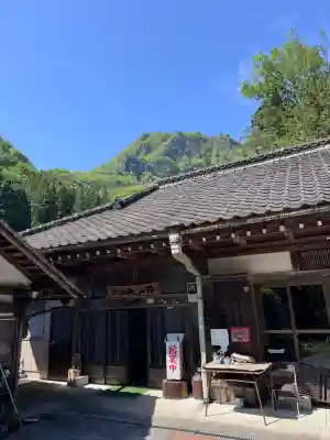 男体神社の{uncategorized: "未分類", other: "その他", undefined: "問題あり", building: "その他建物", grave: "お墓", sacred_gate: "鳥居", guardian: "狛犬", statue: "像", buddha: "仏像", history: "歴史", nature: "自然", garden: "庭園", animal: "動物", pagoda: "塔", temizu: "手水舎", mountain_gate: "山門・神門", sanctuary: "本殿・本堂", subordinate: "末社・摂社", art: "芸術", scenery: "景色", jizo: "地蔵", ema: "絵馬", goshuin: "御朱印", omikuji: "おみくじ", items: "授与品その他", amulet: "お守り", goshuincho: "御朱印帳", eats: "食事", festival: "お祭り", votive_dance: "神楽", shichigosan: "七五三参", wedding: "結婚式", experience: "体験その他", initially: "初詣", around: "周辺", anti_infection: "感染症対策"}