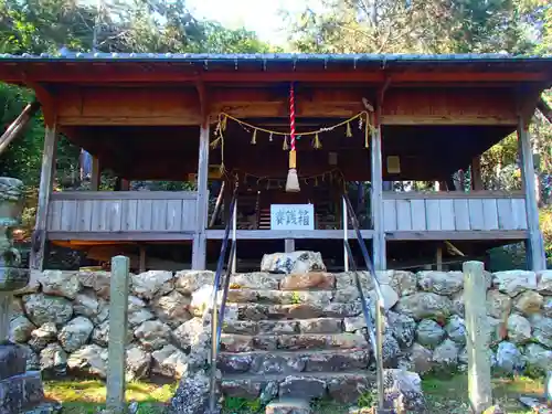 白山神社の本殿