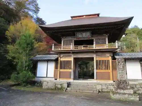 秩父札所三十二番　法性寺の山門・神門