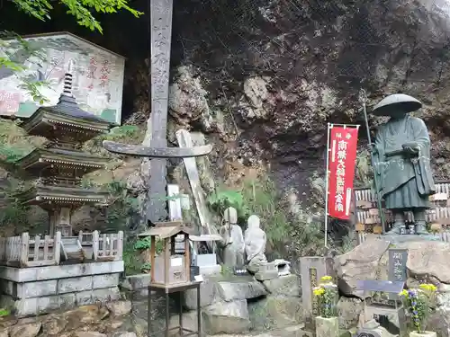 徳善院明王密寺の像