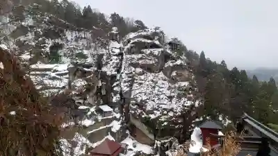 宝珠山 立石寺の{uncategorized: "未分類", other: "その他", undefined: "問題あり", building: "その他建物", grave: "お墓", sacred_gate: "鳥居", guardian: "狛犬", statue: "像", buddha: "仏像", history: "歴史", nature: "自然", garden: "庭園", animal: "動物", pagoda: "塔", temizu: "手水舎", mountain_gate: "山門・神門", sanctuary: "本殿・本堂", subordinate: "末社・摂社", art: "芸術", scenery: "景色", jizo: "地蔵", ema: "絵馬", goshuin: "御朱印", omikuji: "おみくじ", items: "授与品その他", amulet: "お守り", goshuincho: "御朱印帳", eats: "食事", festival: "お祭り", votive_dance: "神楽", shichigosan: "七五三参", wedding: "結婚式", experience: "体験その他", initially: "初詣", around: "周辺", anti_infection: "感染症対策"}