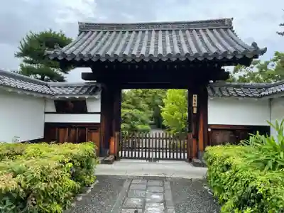大通院の山門・神門