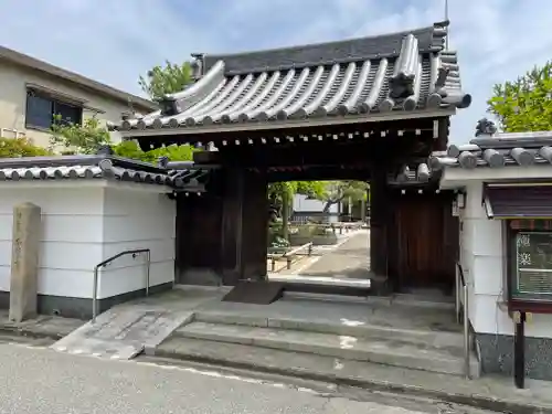 本誓寺の山門