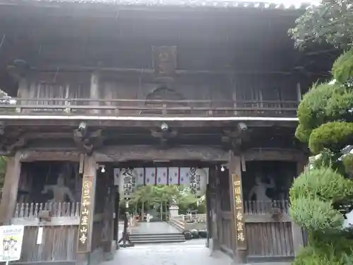 霊山寺の山門