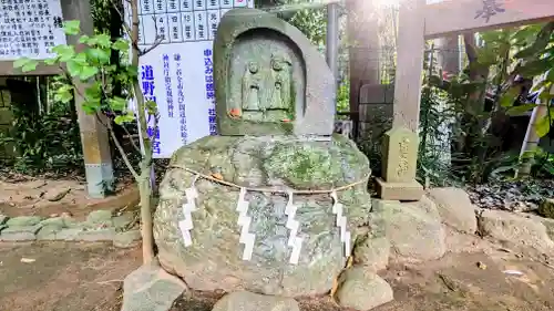 道野辺八幡宮の像