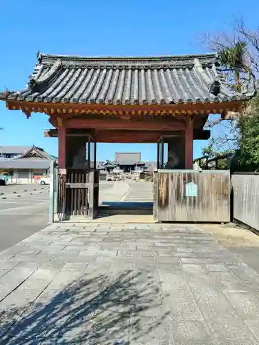 家原寺の{uncategorized: "未分類", other: "その他", undefined: "問題あり", building: "その他建物", grave: "お墓", sacred_gate: "鳥居", guardian: "狛犬", statue: "像", buddha: "仏像", history: "歴史", nature: "自然", garden: "庭園", animal: "動物", pagoda: "塔", temizu: "手水舎", mountain_gate: "山門・神門", sanctuary: "本殿・本堂", subordinate: "末社・摂社", art: "芸術", scenery: "景色", jizo: "地蔵", ema: "絵馬", goshuin: "御朱印", omikuji: "おみくじ", items: "授与品その他", amulet: "お守り", goshuincho: "御朱印帳", eats: "食事", festival: "お祭り", votive_dance: "神楽", shichigosan: "七五三参", wedding: "結婚式", experience: "体験その他", initially: "初詣", around: "周辺", anti_infection: "感染症対策"}