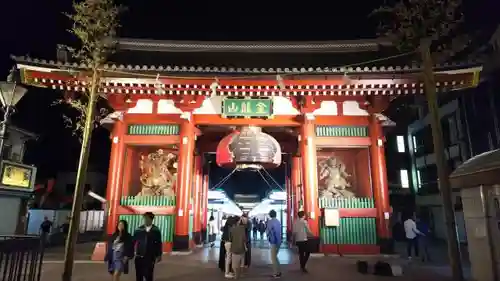浅草寺の山門・神門